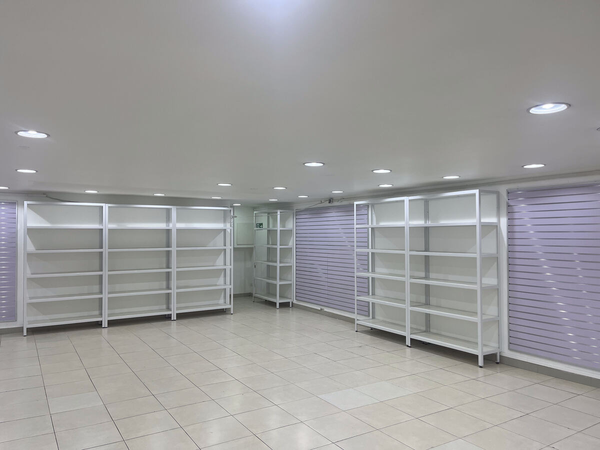 Remodelación de local con estanterías