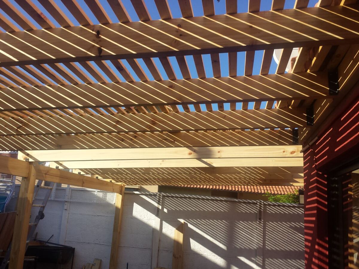 Pérgola de madera terminada